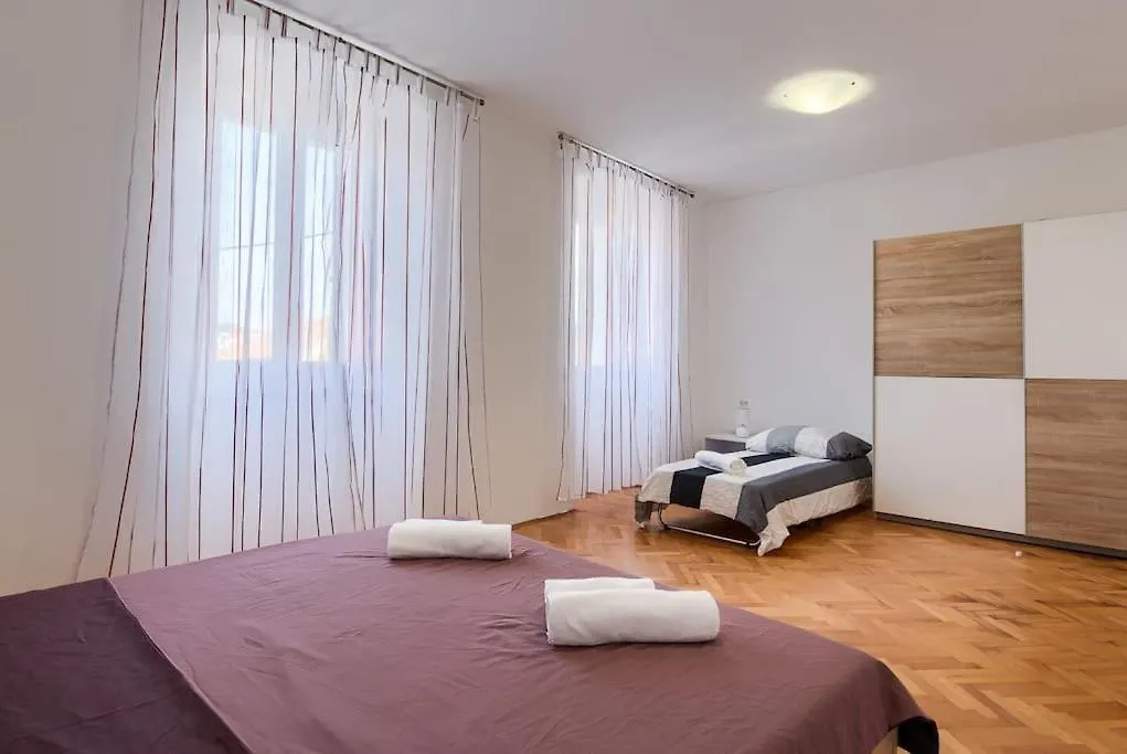 Leon Apartment Mali Losinj 0*,  Croatia